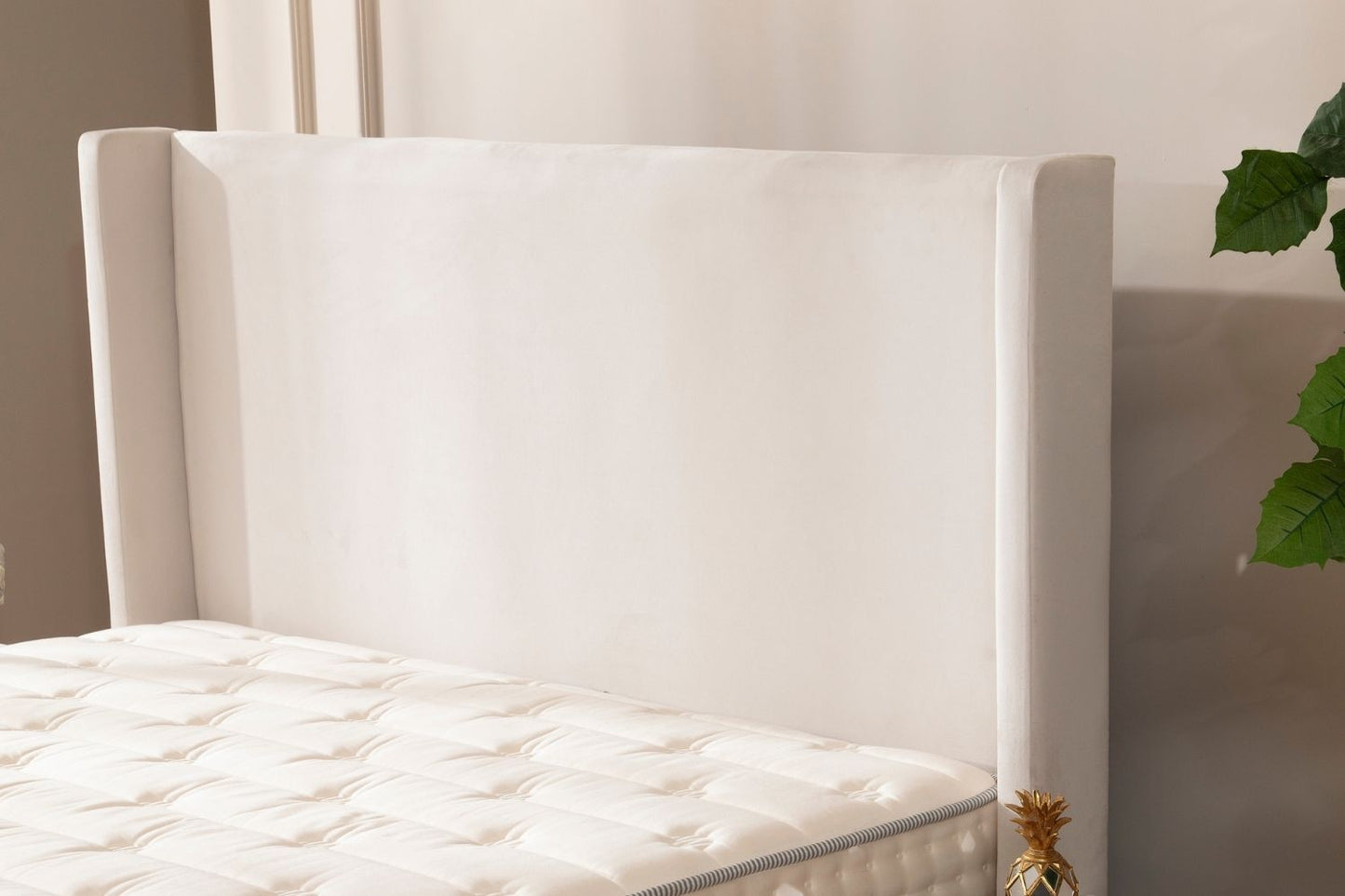 Lit Coffre COCO Velours Blanc Ecru avec fond bois