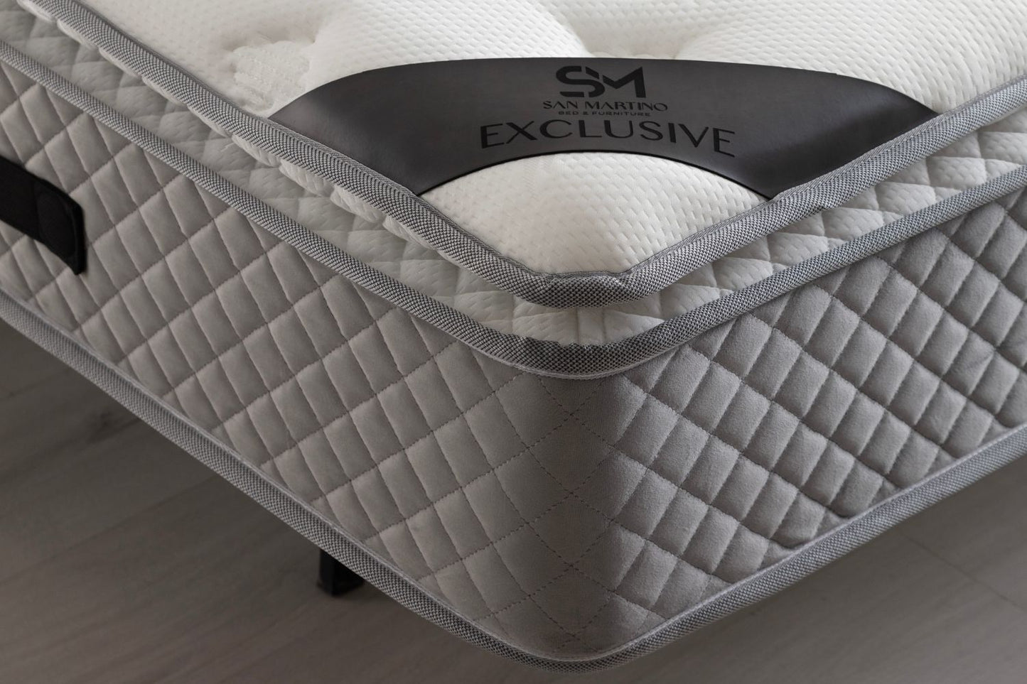 Matelas San Martino Exclusif Ressorts Gris 32cm d'Epaisseur Avec Surmatelas Intégré
