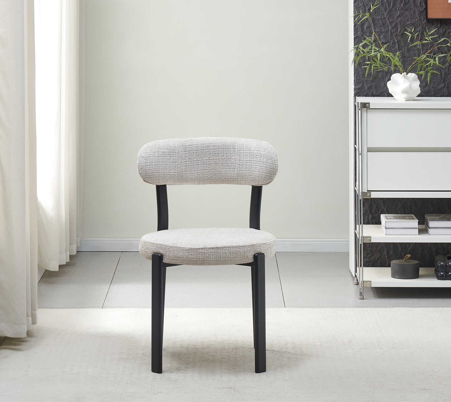 Chaise Naya pied noir / tissu marbella beige