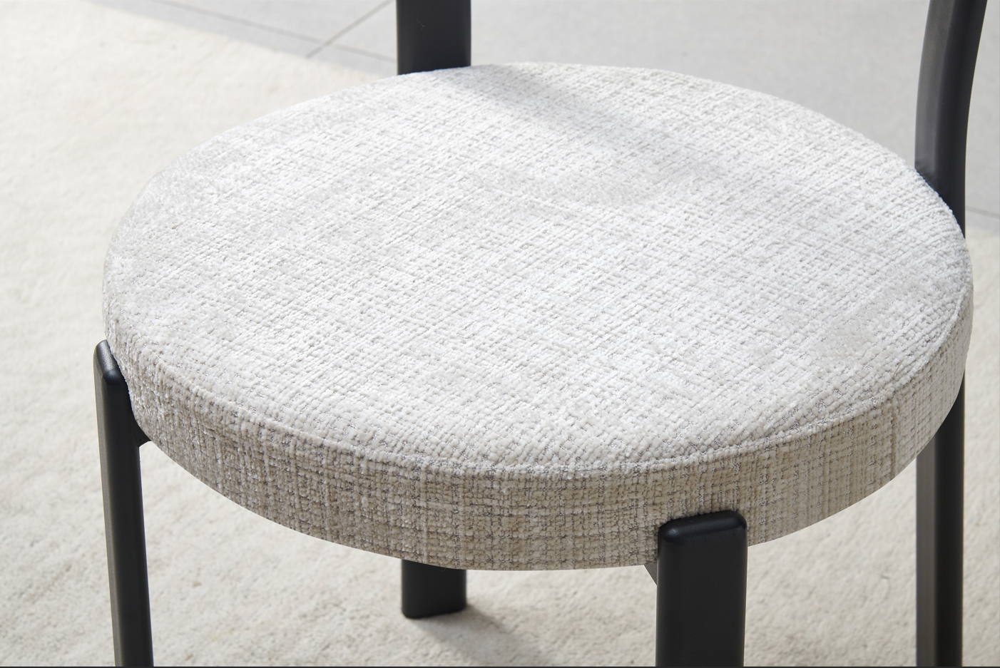 Chaise Naya pied noir / tissu marbella beige