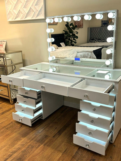 Coiffeuse avec miroir LED en Verre Blanc H. 115 x l. 120 x P. 45 cm Coiffeuse avec miroir LED en Verre Blanc H. 115 x l. 120 x P. 45 cm